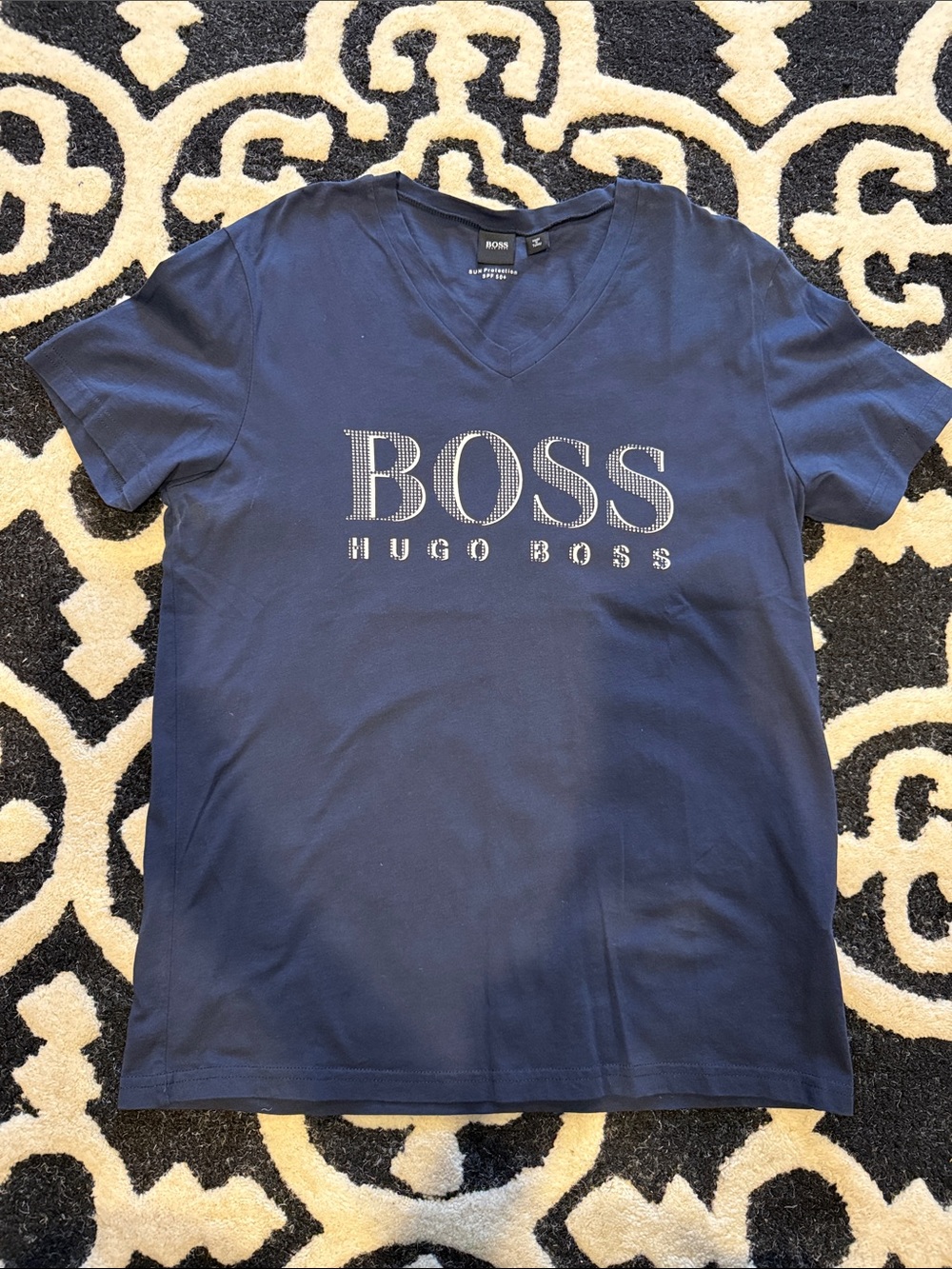 Mens Hugo Boss Navy V-Neck T-Shirt. Large